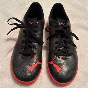 💜 Puma Indoor Soccer Shoes
